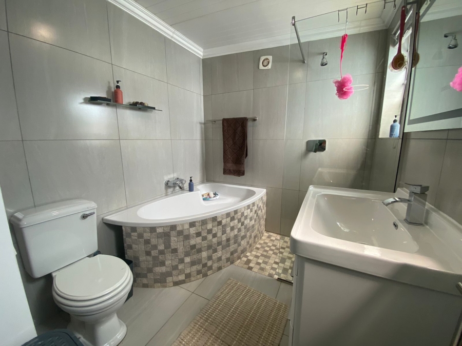 To Let 2 Bedroom Property for Rent in Table View Western Cape